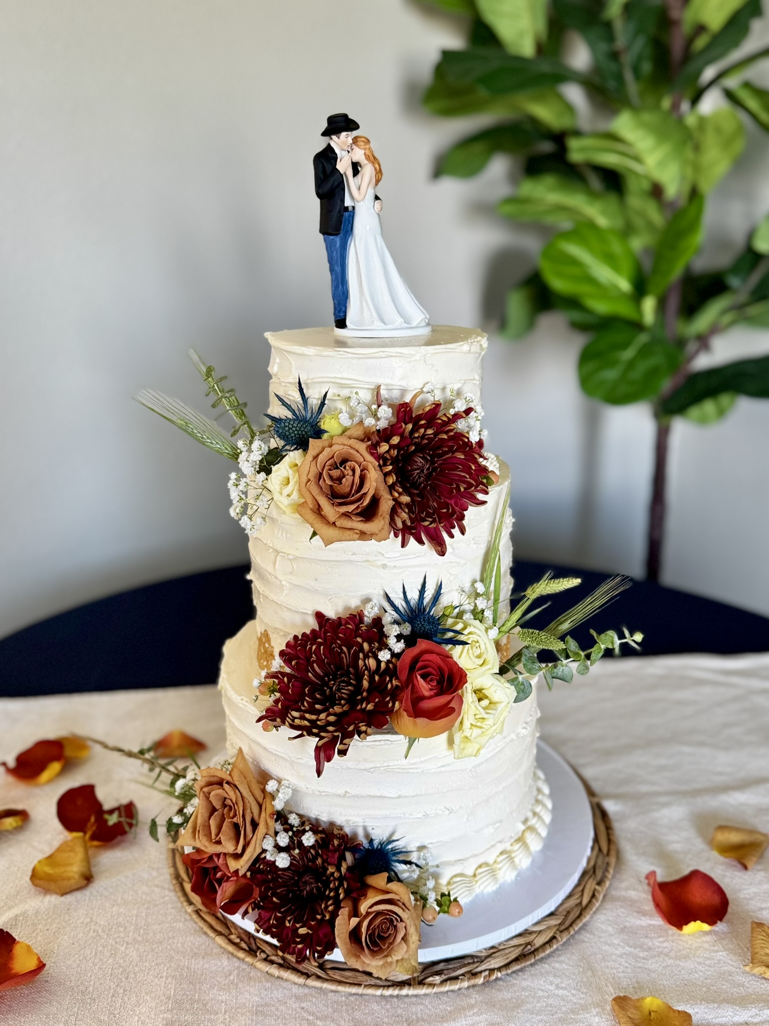 How Much Wedding Cake Do You Need?